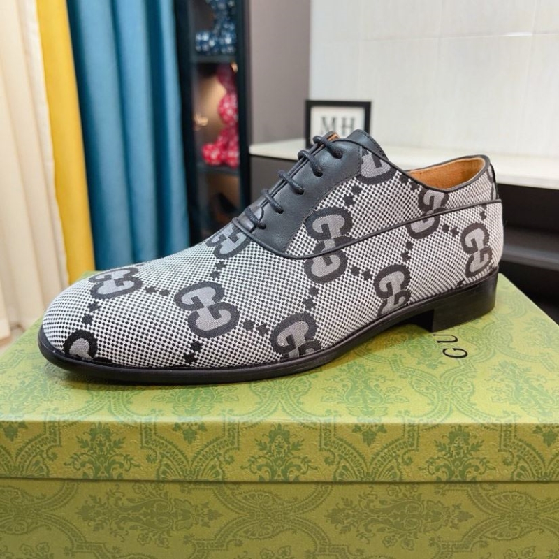 G*u*i leather shoes